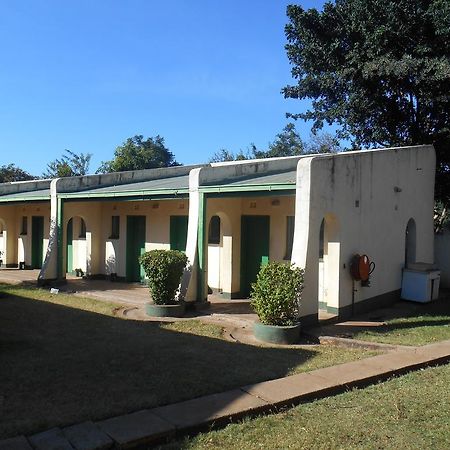 Victoria Falls Budget Hotel Buitenkant foto