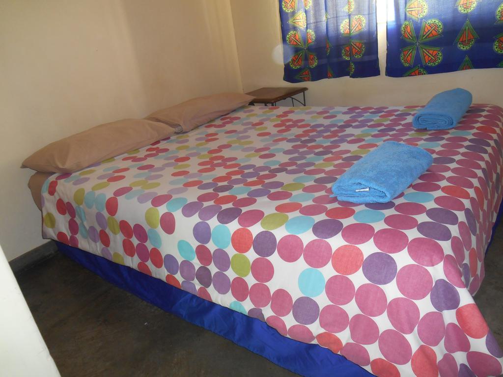 Victoria Falls Budget Hotel Buitenkant foto