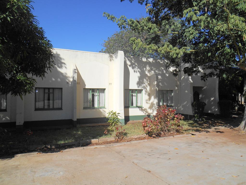 Victoria Falls Budget Hotel Buitenkant foto