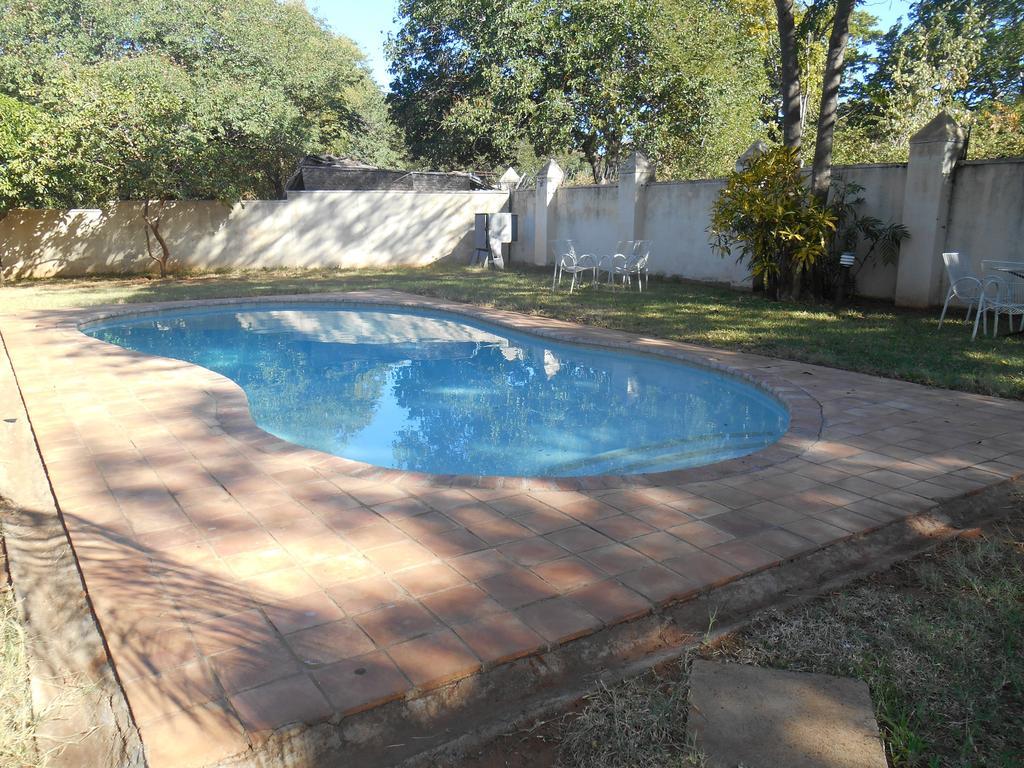 Victoria Falls Budget Hotel Buitenkant foto