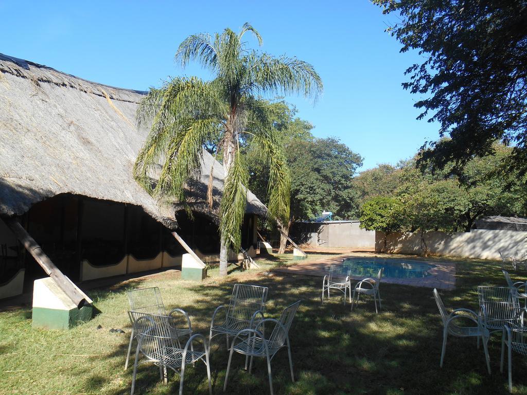 Victoria Falls Budget Hotel Buitenkant foto
