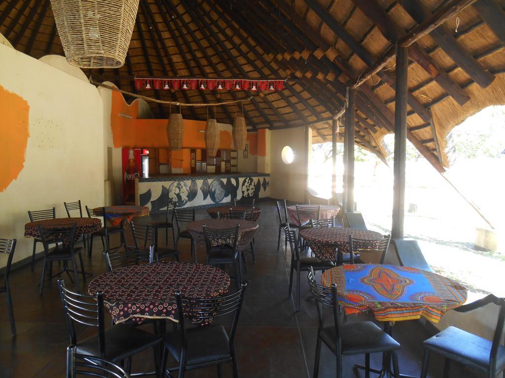 Victoria Falls Budget Hotel Buitenkant foto