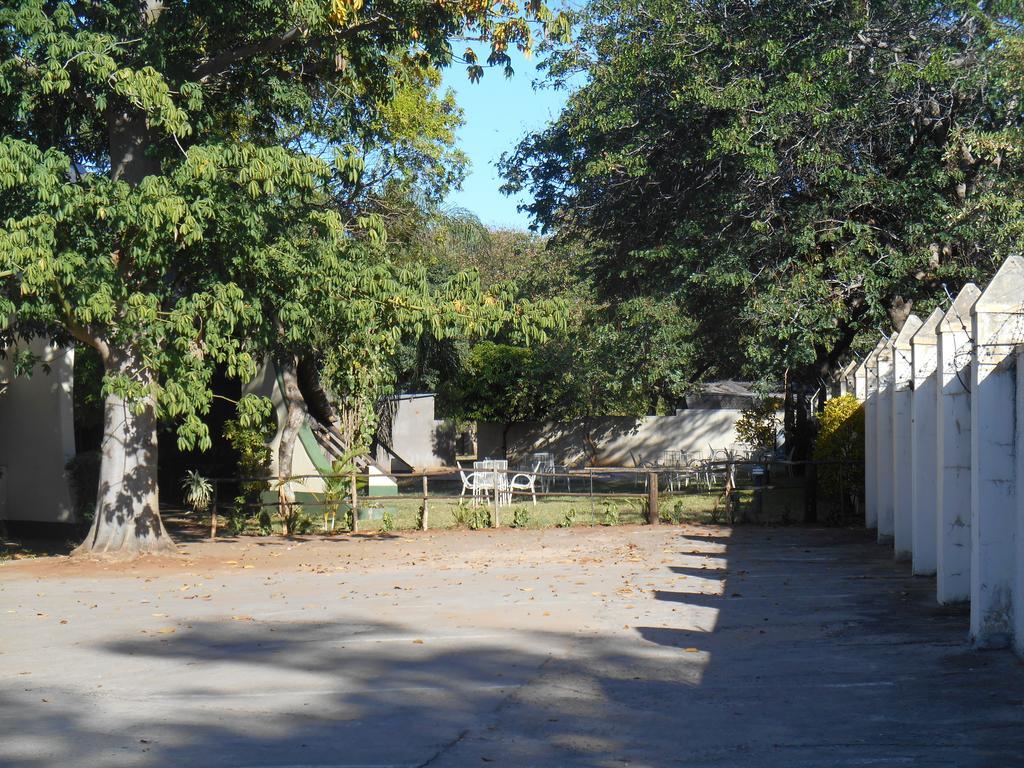 Victoria Falls Budget Hotel Buitenkant foto