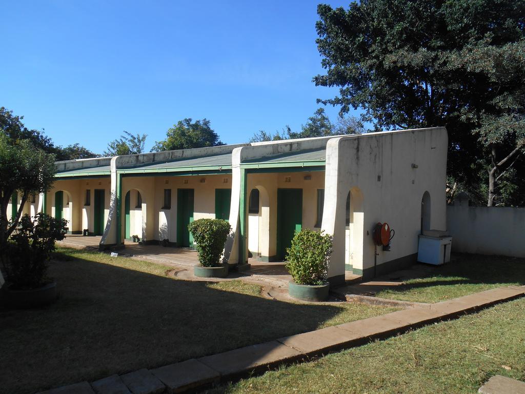 Victoria Falls Budget Hotel Buitenkant foto