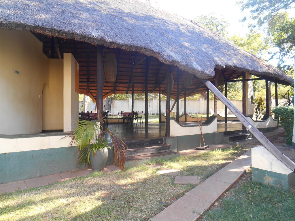 Victoria Falls Budget Hotel Buitenkant foto