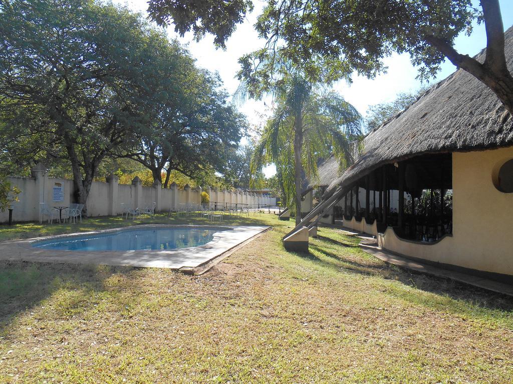 Victoria Falls Budget Hotel Buitenkant foto