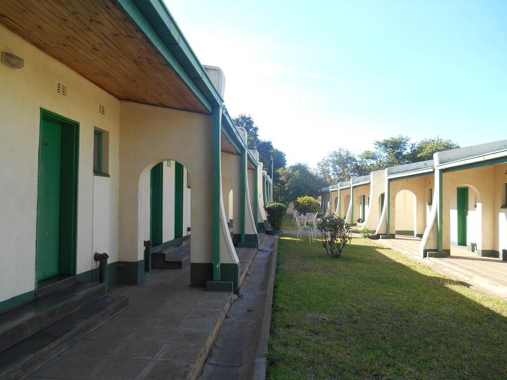 Victoria Falls Budget Hotel Buitenkant foto