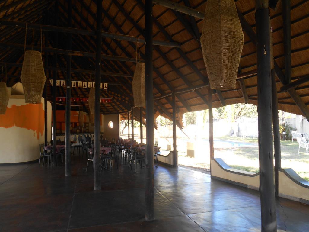 Victoria Falls Budget Hotel Buitenkant foto