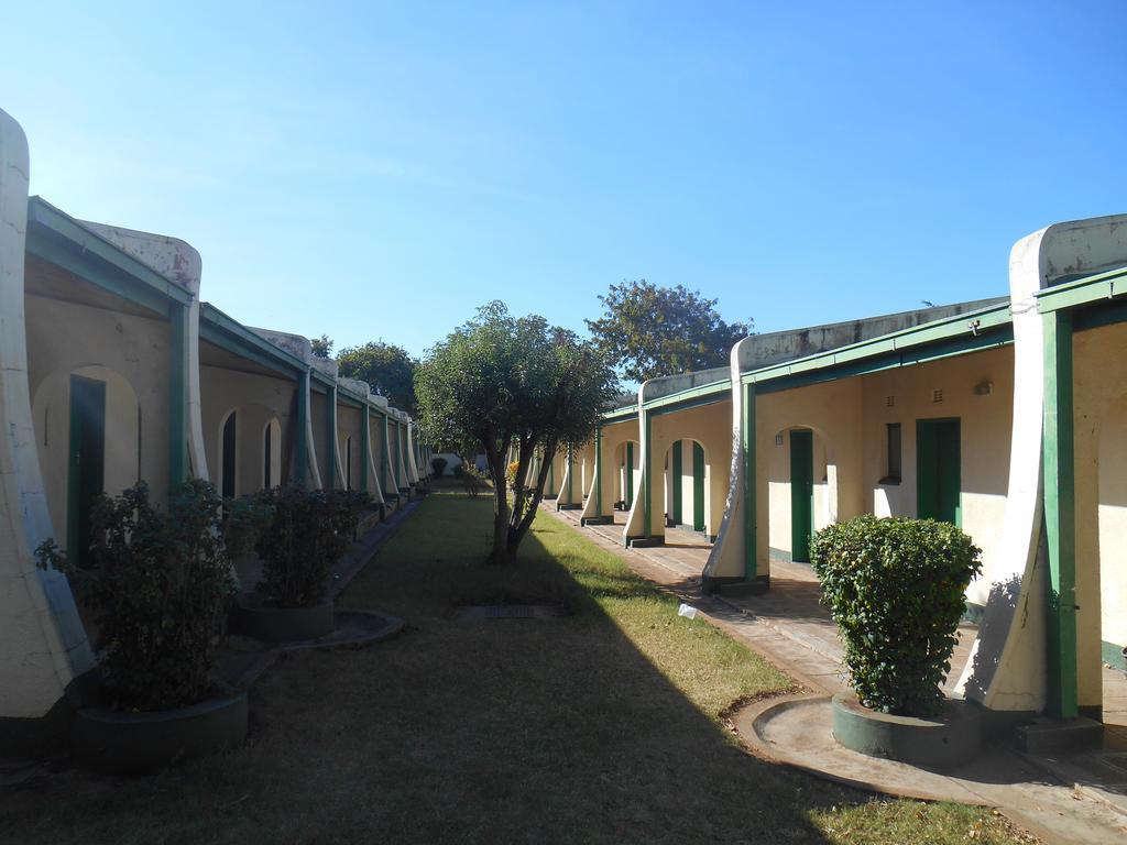 Victoria Falls Budget Hotel Buitenkant foto